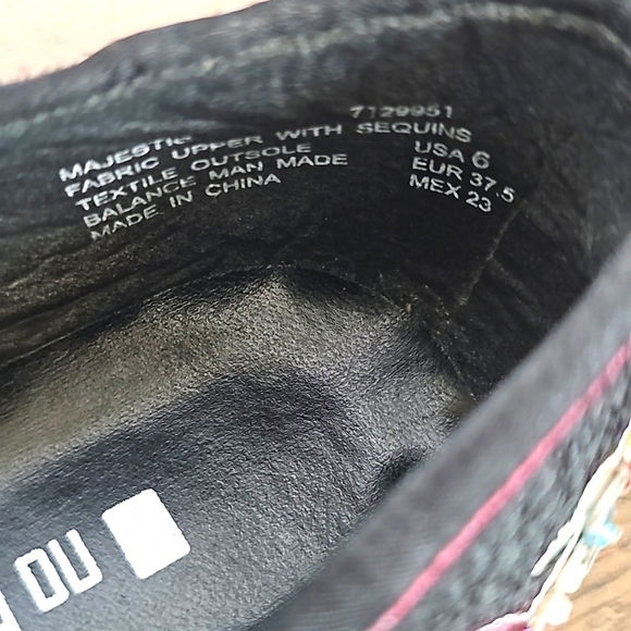 NO Boundaries Embroidered Floral Flats size 6 Excellent used Shape - Picture 9 of 9